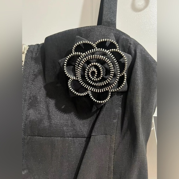 110 WEST Sexy Rose Zip Dress Black Size 4 NWT - Picture 4 of 6